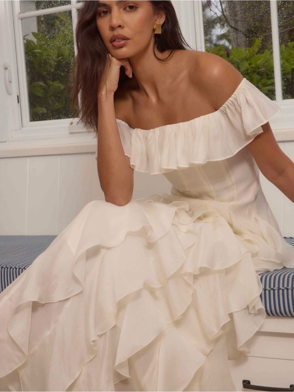 Elliatt
Yvette Off the
Shoulder Ruffle Gown Size - M